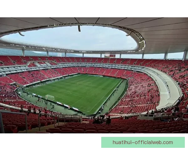 加拿大世界杯2026主办城市球场布局及比赛盛况全景解析